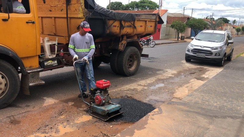 Prefeitura de Araguari informa sobre os serviços da Operação Tapa-Buracos