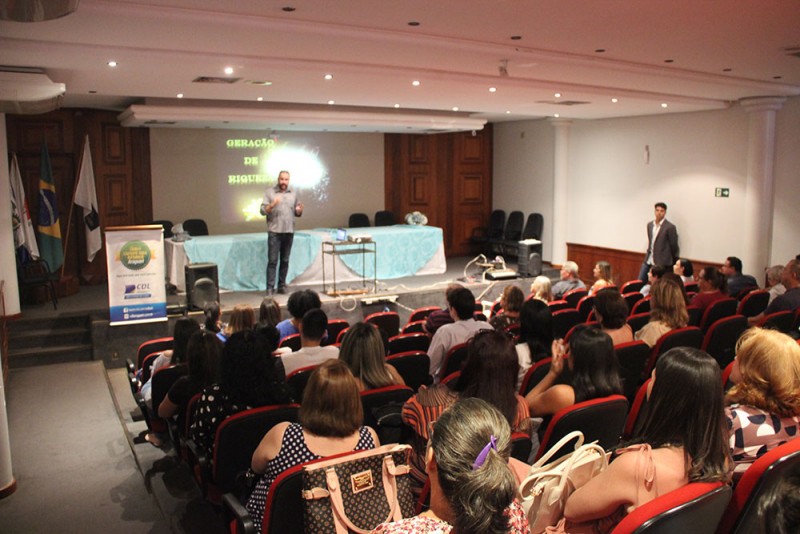 Palestra de orientação e educação financeira foi oferecida para servidores da Secretaria de Trabalho e Ação Social