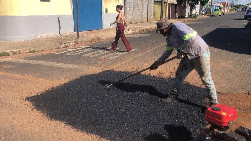 PREFEITURA DE ARAGUARI INFORMA SOBRE OS SERVIÇOS DA OPERAÇÃO TAPA-BURACOS