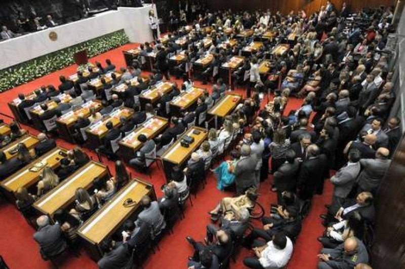 Prefeito Marcos Coelho (MDB) participa da posse dos deputados estaduais em Belo Horizonte