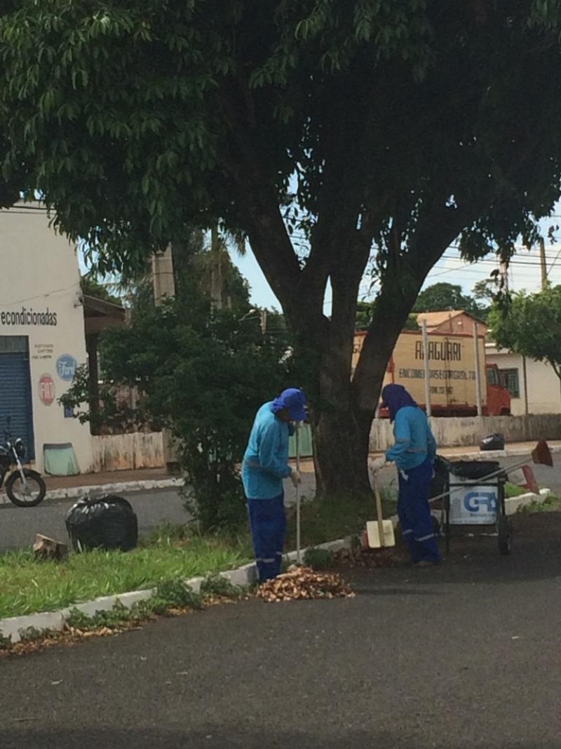 Prefeitura promove limpeza das vias públicas após chuva forte e mantém cronograma de serviços