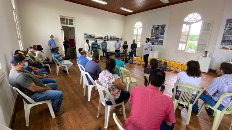 Secretaria de Agricultura promove doação de sementes à moradores de assentamentos