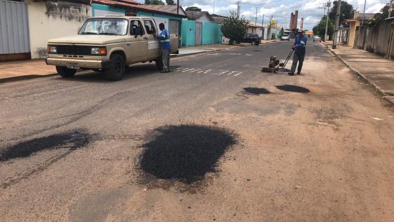 Prefeitura informa sobre os serviços do tapa-buracos realizados nesta segunda-feira (11)