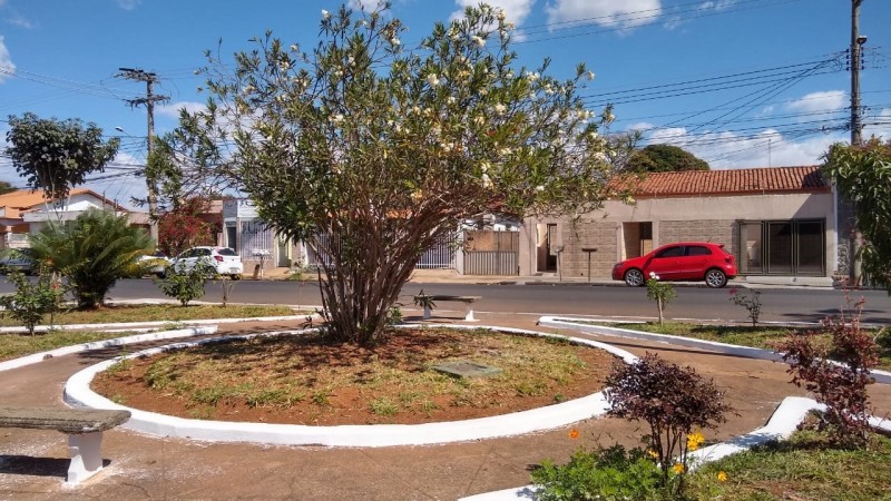 Prefeitura revitaliza praça Pedro Teixeira, no bairro Bosque