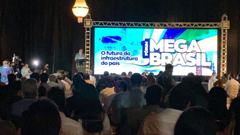 Prefeito de Araguari participa com o Ministro Tarcísio de Freitas do Fórum Mega Brasil