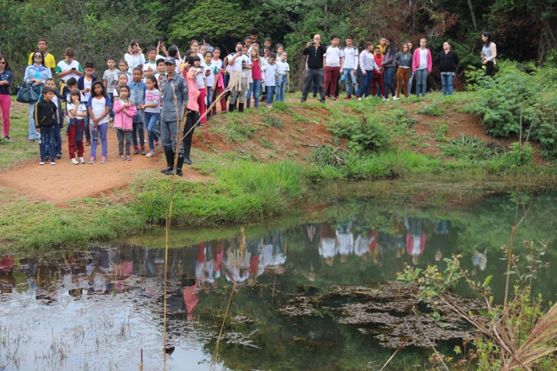 Prefeitura de Araguari realiza visita de alunos a Mata do Desamparo