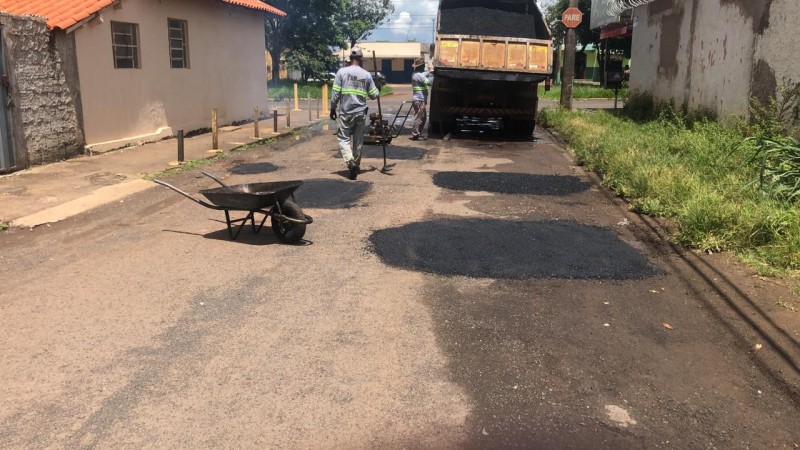 Prefeitura de Araguari informa sobre a operação tapa-buraco realizada nesta quarta-feira (20)