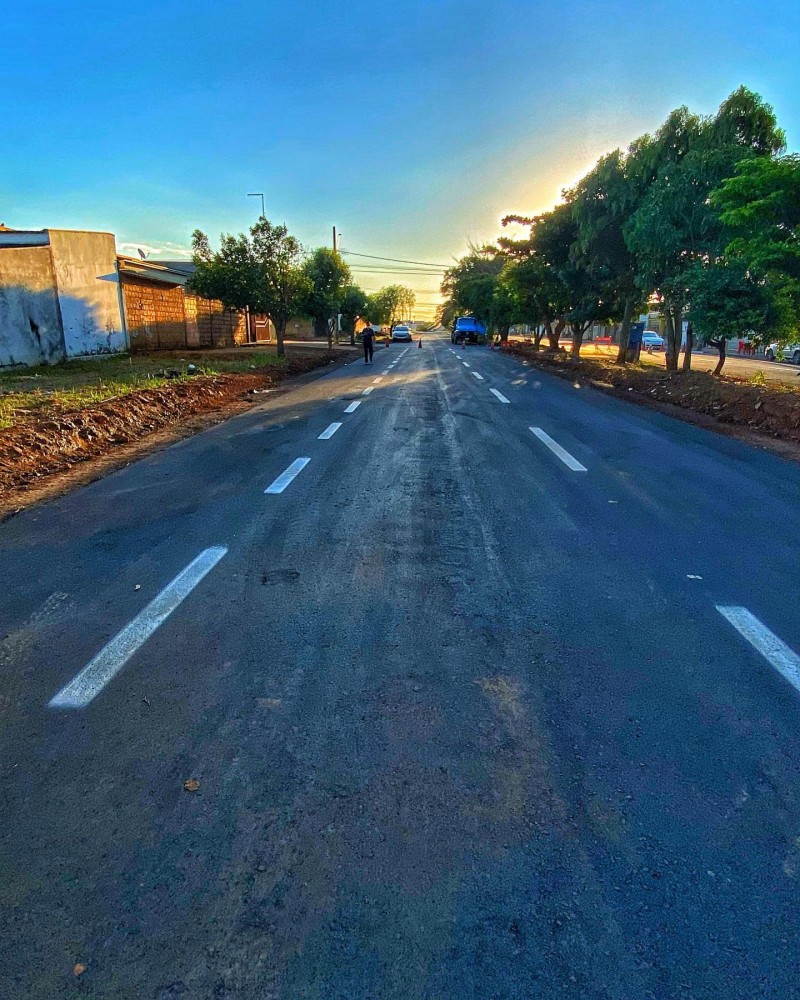 Trecho da Av. Miguel Assad Debs é asfaltado em ARAGUARI.