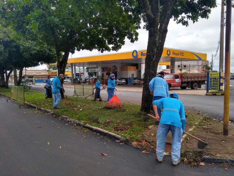 Prefeitura realiza limpeza nas zonas urbana e rural da cidade