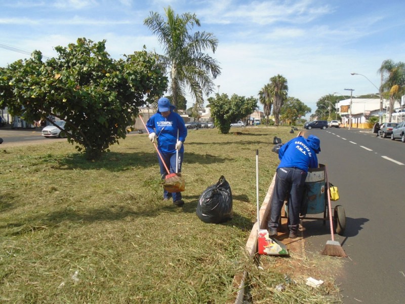 Prefeitura intensifica trabalho de limpeza das ruas da cidade