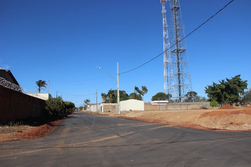 Importantes vias do município recebem obras de infraestrutura