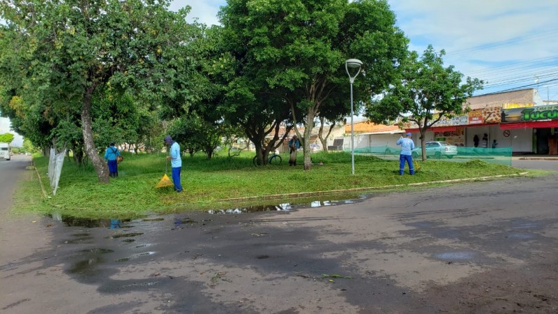 Prefeitura de Araguari realiza limpeza pública em vários pontos da cidade