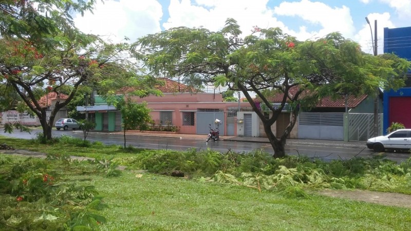 Prefeitura expande trabalho de limpeza nas vias públicas e nos Distritos