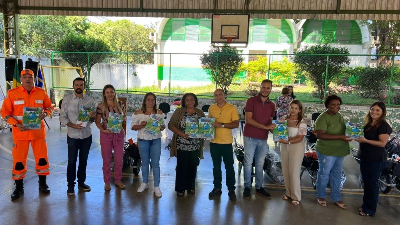 Secretaria de Educação realiza entrega de Kits Ecológicos para os alunos das Escolas Municipais