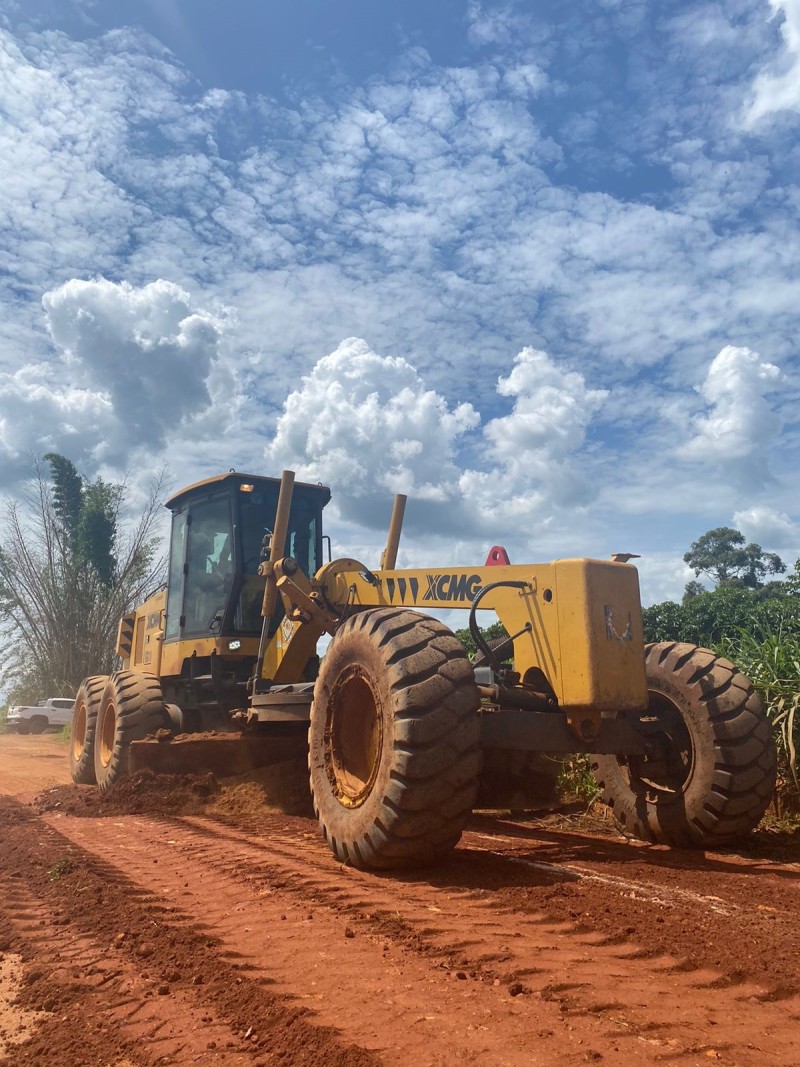 Secretaria de Obras encerra a semana com atendimentos em vários pontos da zona rural