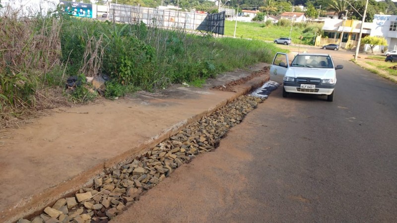 Prefeitura de Araguari realiza obras na Rua Uberlândia com a Avenida Theodolino Pereira de Araújo