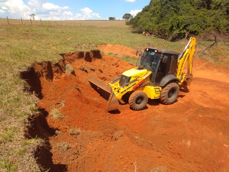 Secretaria de Obras encerra o mês de outubro com atuação em várias regiões da Zona Rural