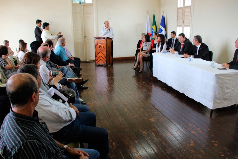 Prefeito empossa novos procuradores de Araguari aprovados em concurso público