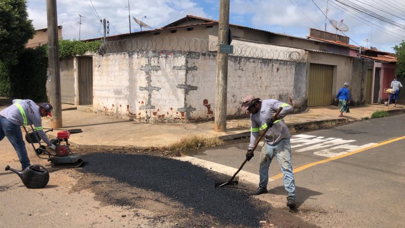 Prefeitura de Araguari informa sobre os serviços da Operação Tapa-Buracos