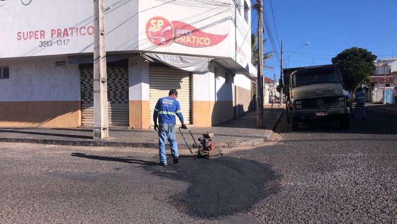  A Prefeitura de Araguari informa sobre operação tapa-buracos realizada nessa quarta-feira (26)