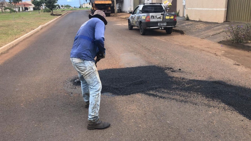 A Prefeitura de Araguari, através da Secretaria de Obras informa sobre operação tapa-buracos realizada na segunda-feira (02)