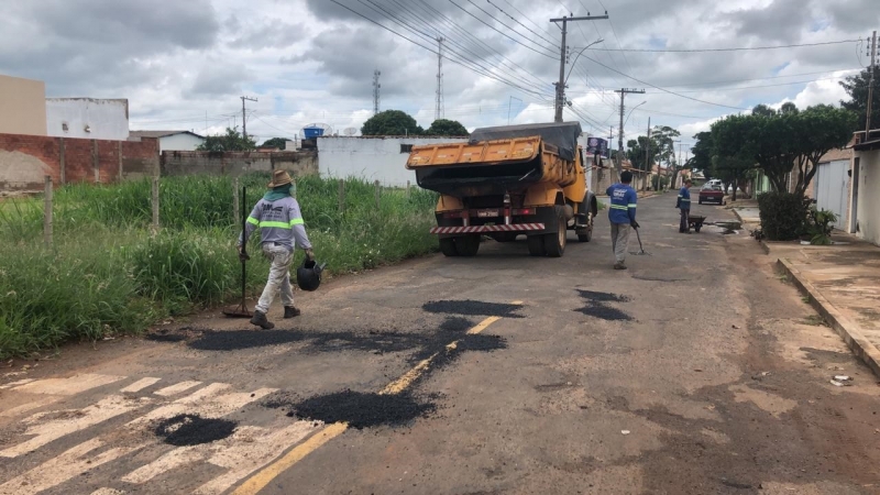 A Prefeitura de Araguari, através da Secretaria de Obras informa sobre operação tapa-buracos realizada sexta-feira (06)