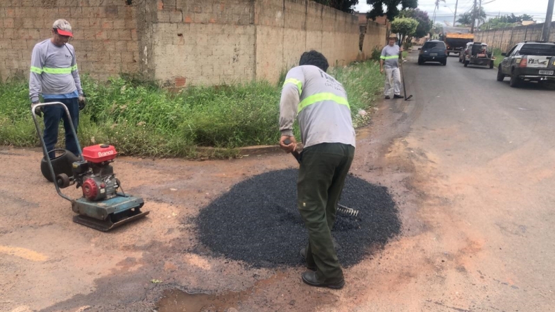 A Prefeitura de Araguari, através da Secretaria de Obras informa sobre operação tapa-buracos realizada quarta-feira (11)