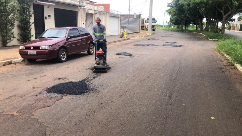 A Prefeitura de Araguari, através da Secretaria de Obras informa sobre operação tapa-buracos realizada quarta-feira (11)