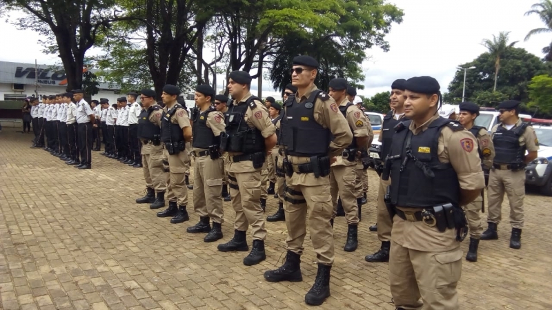 O Prefeito Marcos Coelho participou na manhã de hoje (28), do lançamento da Operação Natalina 2019, promovida pelo 53º Batalhão de Polícia Militar de Araguari. A solenidade aconteceu na Praça Getúlio Vargas contando com a presença de militares e civis.