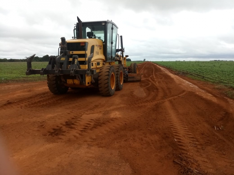 A prefeitura de Araguari, através da secretaria de Obras, intensificou o trabalho de recuperação das estradas rurais do município.