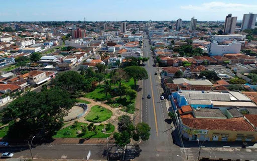 Por meio de decretos e portarias, a prefeitura de Araguari, com todo o conjunto dos órgãos municipais e o Comitê de Enfrentamento e Gestão de Crise, têm atualizado de forma permanente as medidas de prevenção, controle e enfrentamento à disseminação do CORONAVÍRUS. Todas as ações, orientadas pela secretaria Municipal da Saúde, estão alinhadas com o que preconiza o Ministério da Saúde.