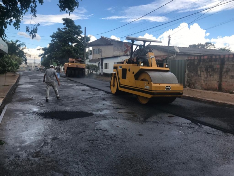 O recapeamento asfáltico da rua Jaime de Araújo - Bairro Santa Terezinha, bem como da Rua Afonso Pena – Centro, são objetos do convênio nº 844870, oriundo de emenda parlamentar do Deputado Bonifácio de Andrada, no valor total de R$ 666.700,84 (Seiscentos e sessenta e seis mil, setecentos reais e oitenta e quatro centavos).