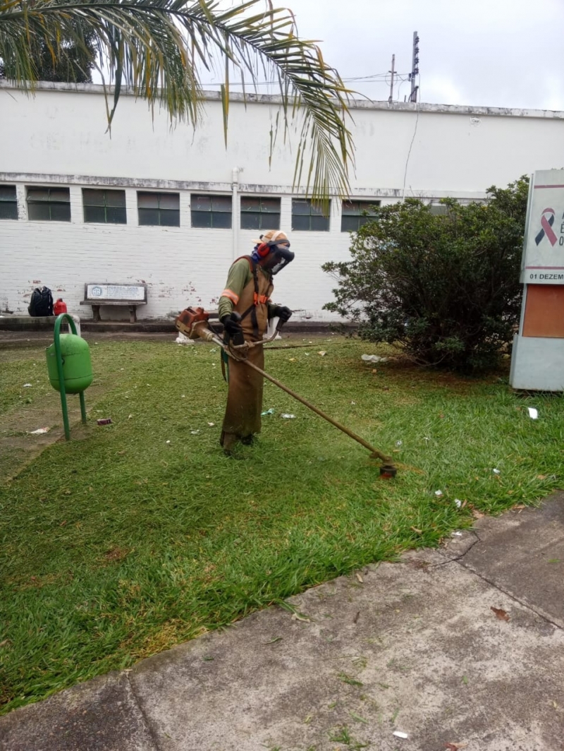 A Prefeitura de Araguari, através da Secretaria de Serviços Urbanos e Distritais, trabalha na manutenção da limpeza pública das ruas, avenidas e logradouros públicos. Observando as recomendações devido à pandemia de Coronavírus, os serviços não sofreram paralisações.