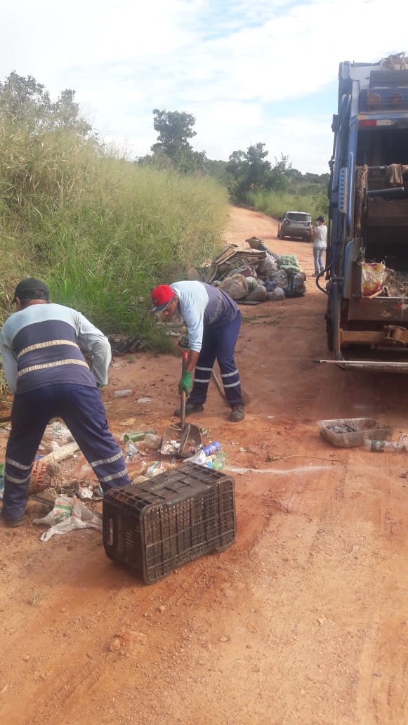 A Prefeitura de Araguari através da Secretaria de Serviços Urbanos executou serviço de limpeza na estrada de acesso a comunidade do Porto Barreiro, zona rural de Araguari.