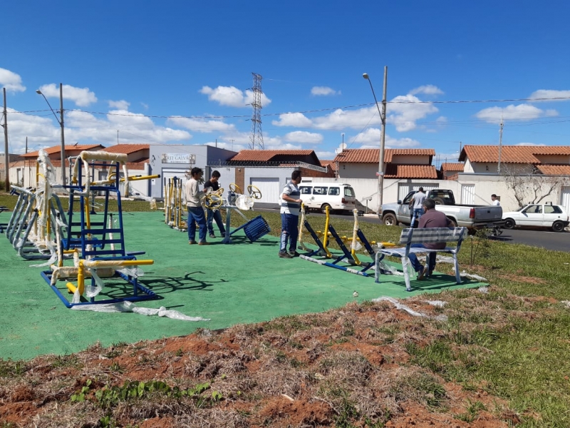 A Prefeitura de Araguari, através da Secretaria de Esportes e Juventude, entregou mais uma Academia ao Ar Livre, que atenderá a comunidade dos Residenciais Bella Suíça I e II, bom como todos os bairros adjacentes ao local.