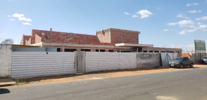 As obras para a instalação do CAPS AD III - Centro de Atenção Psicossocial – Álcool e Drogas, no bairro São Sebastião, estão em fase adiantada e devem ser concluídas em dezembro deste ano. O valor estimado da obra é de R$1.194.000,00.