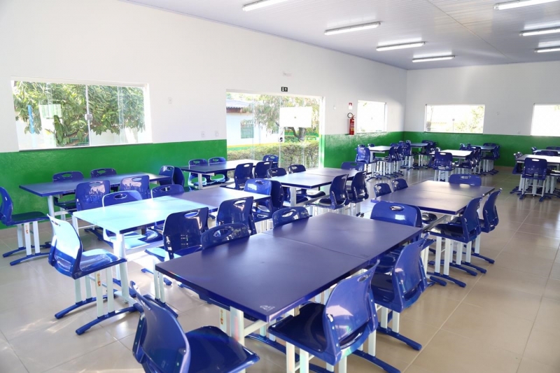 A prefeitura de Araguari, através da secretaria de Educação, reinaugurou hoje, 12, diversas benfeitorias no Centro Educacional Municipal Tenente Coronel Vilagran Cabrita. Foram realizadas obras de ampliação e reforma, tais como construção da cozinha e do refeitório, troca do telhado em um dos pavilhões de sala de aula, pintura geral, construção alambrado da quadra, troca do piso em um dos pavilhões. Para a realização dessas obras foi investido um recurso no valor de R$366.913,06.