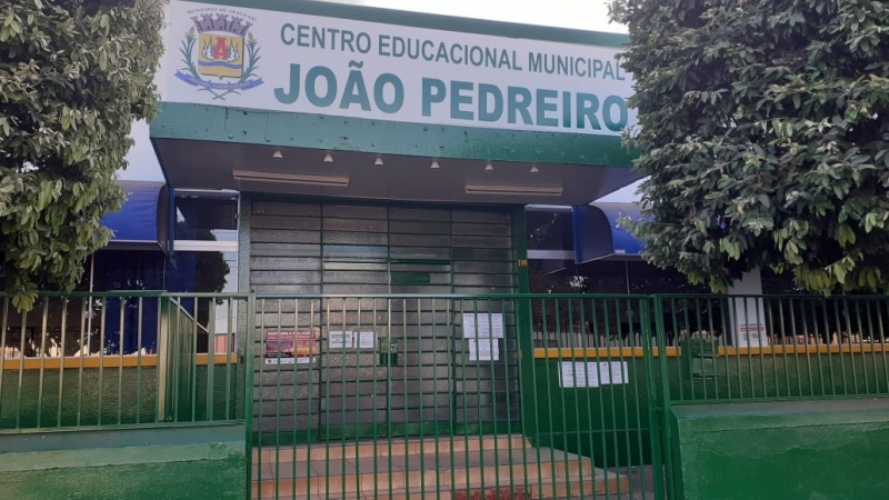 A prefeitura de Araguari, por intermédio da secretaria de Educação, inaugura obras de reforma do Centro Educacional Municipal João Pedreiro. Foram realizadas manutenção de esquadrias, calhas e reservatório de água e pintura geral. O valor total do investimento é de R$90.452,89.