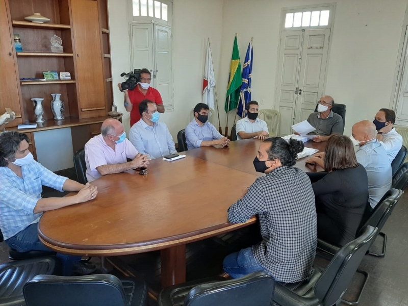 A prefeitura de Araguari, através da secretaria de Saúde, apresentou hoje, 13, o projeto estrutural e entregou o projeto elétrico da Unidade Básica de Saúde – Portal dos Ipês.