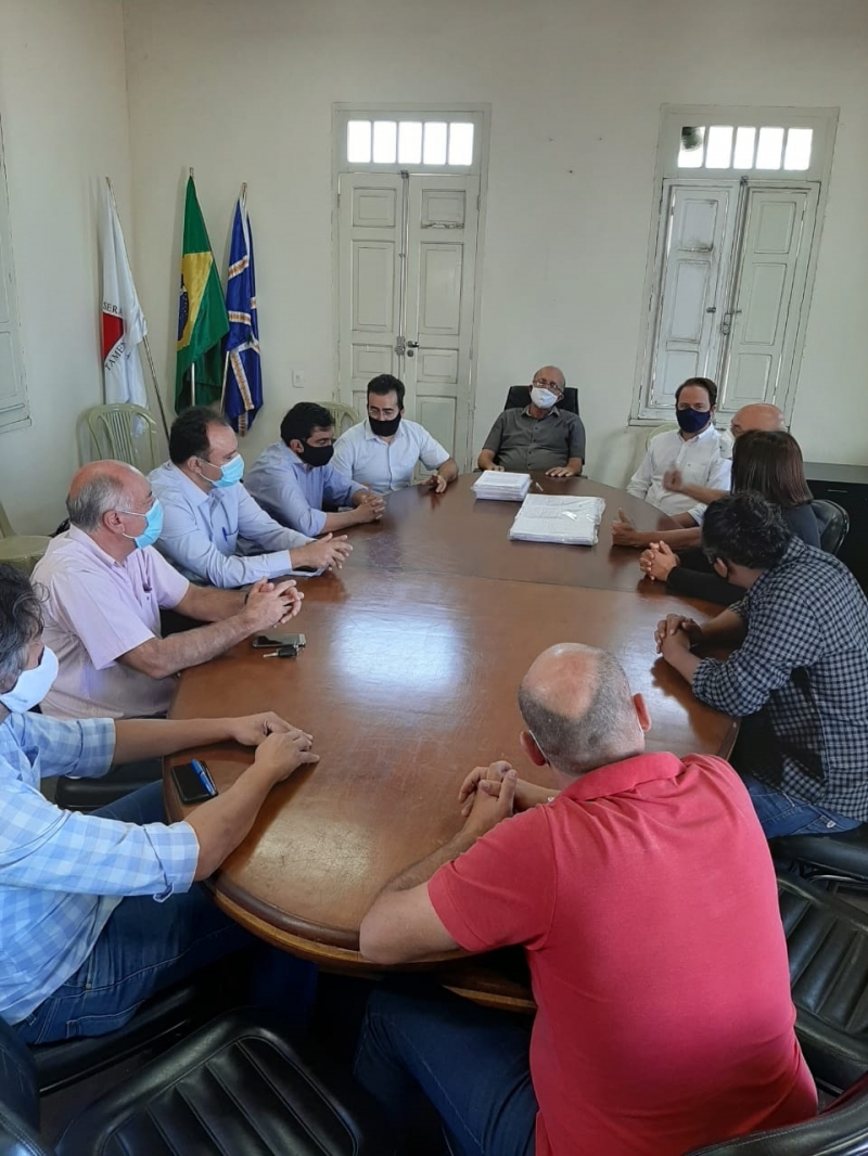 A prefeitura de Araguari, através da secretaria de Saúde, apresentou hoje, 13, o projeto estrutural e entregou o projeto elétrico da Unidade Básica de Saúde – Portal dos Ipês.