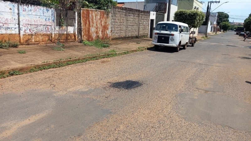 A prefeitura de Araguari, através da secretaria de Obras, informa sobre a operação Tapa-Buracos realizada nesta quinta-feira (3).