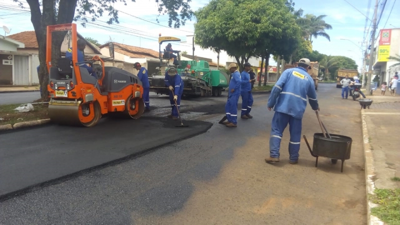 A prefeitura de Araguari, através da secretaria de Obras, continua com o cronograma de recapeamento asfáltico nas vias públicas do município. Várias ruas e avenidas dos bairros e região central foram beneficiadas, e o processo segue em outras vias.