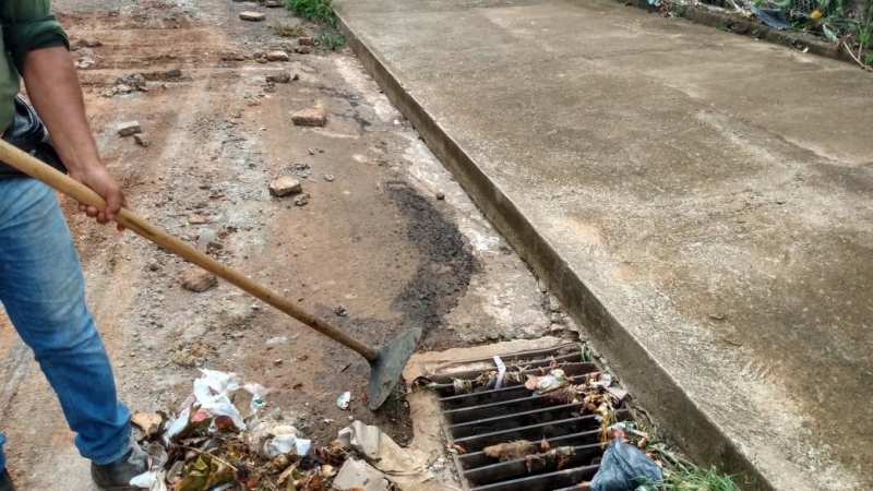 A prefeitura de Araguari, através da secretaria de Obras, começou logo pela manhã, diversos serviços de limpeza a fim de amenizar os estragos causados pela chuva da última madrugada.