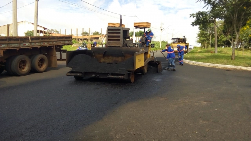 A prefeitura de Araguari, através da secretaria de Obras acompanhou hoje (08), três equipes com trabalho de recapeamento nas vias públicas de Araguari. Os serviços foram realizados em quatro pontos diferentes da cidade.