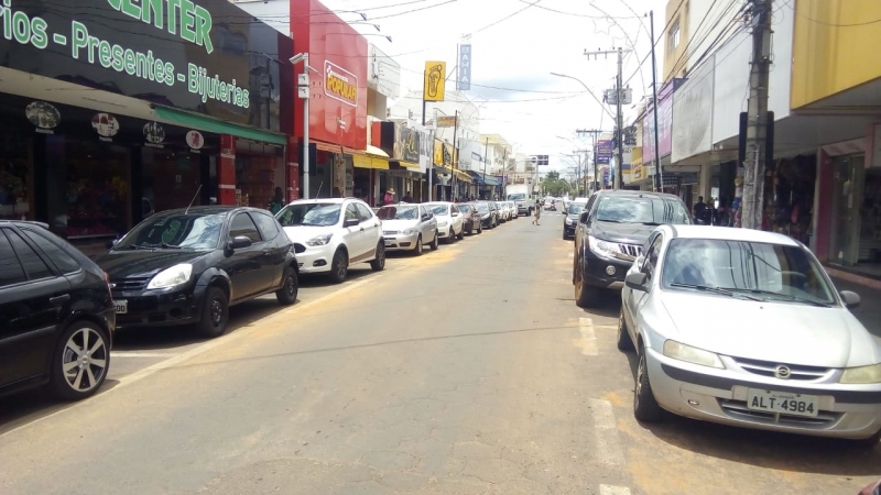 A prefeitura de Araguari, em acordo com a Associa&ccedil;&atilde;o Comercial e Industrial de Araguari &ndash;ACIA e com a C&acirc;mara de Dirigentes Lojistas- CDL, definiram os novos hor&aacute;rios para a abertura e fechamento do com&eacute;rcio a partir deste s&aacute;bado (12).