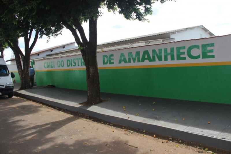 A prefeitura de Araguari, através da secretária de Educação inaugura a reforma do Centro Municipal de Educação Infantil Distrito de Amanhece, localizado na rua Marciano Santos,491.