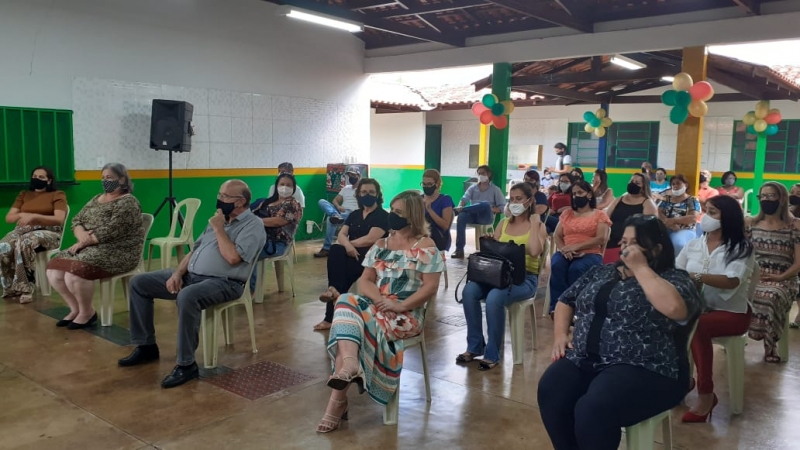 A prefeitura de Araguari, através da secretaria de Educação, inaugurou na tarde de hoje, 15, o Centro Educacional Municipal Neusa Rodrigues Teixeira, localizado na rua Jacyr Guedes da Costa, 150, bairro Morada de Fátima.