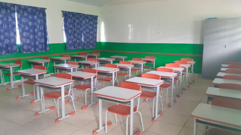 A prefeitura de Araguari, através da secretaria de Educação, inaugurou na tarde de hoje, 15, o Centro Educacional Municipal Neusa Rodrigues Teixeira, localizado na rua Jacyr Guedes da Costa, 150, bairro Morada de Fátima.