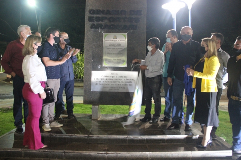 A prefeitura de Araguari, através das secretarias de Esportes, de Planejamento, Orçamento e Habitação e de Gabinete, inaugurou ontem, 28, a reforma do Ginásio Poliesportivo General Rubens Mário Brum Negreiros, localizado na rua Virgílio de Melo Franco, 225, bairro Centro.