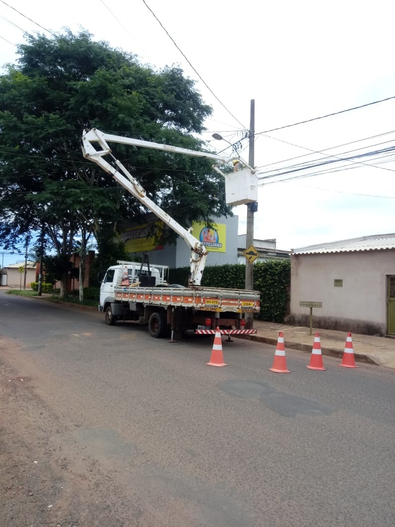 A prefeitura de Araguari, através da secretaria de Obras, instalou iluminação de LED na avenida Miguel Assad Debs. O objetivo é melhorar a visibilidade para os motoristas no período noturno.